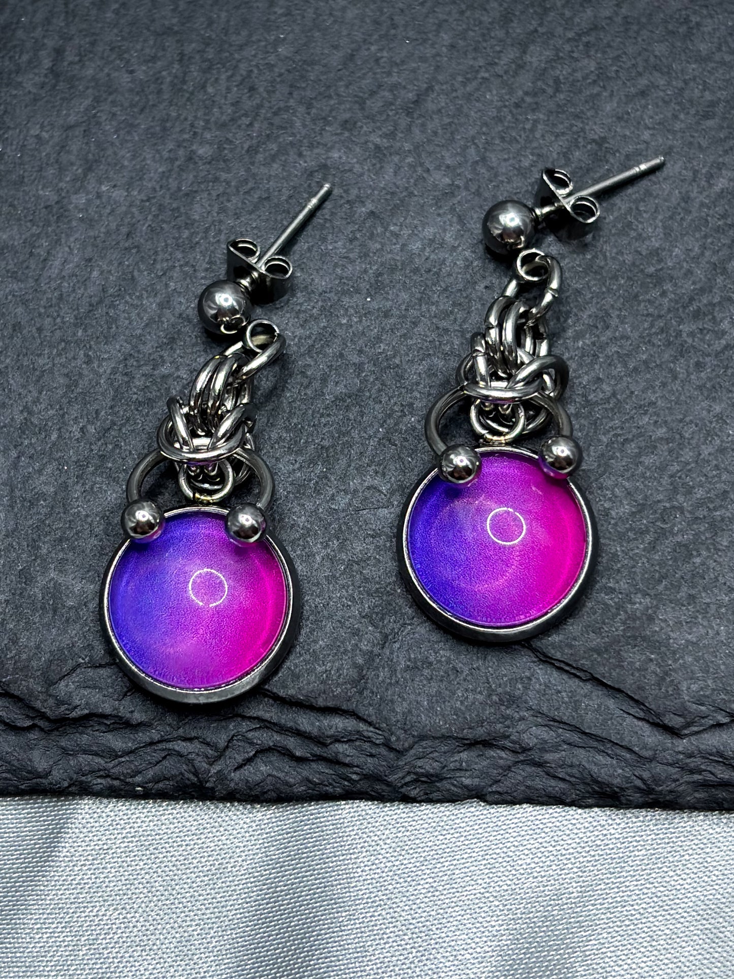 BI FLAG CHAINMAIL EARRINGS