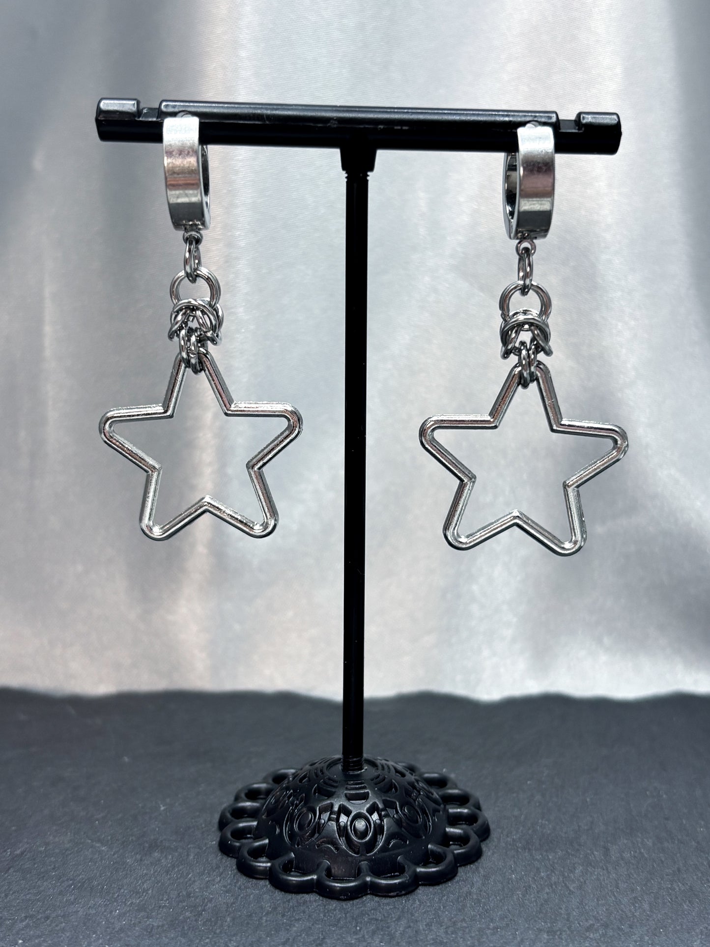 HOLLOW STAR EARRINGS