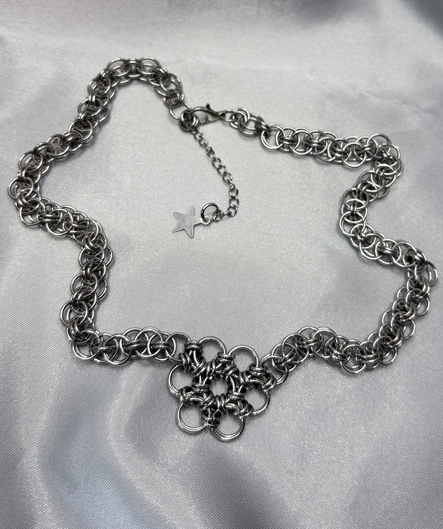 FLOWER POWER NECKLACE