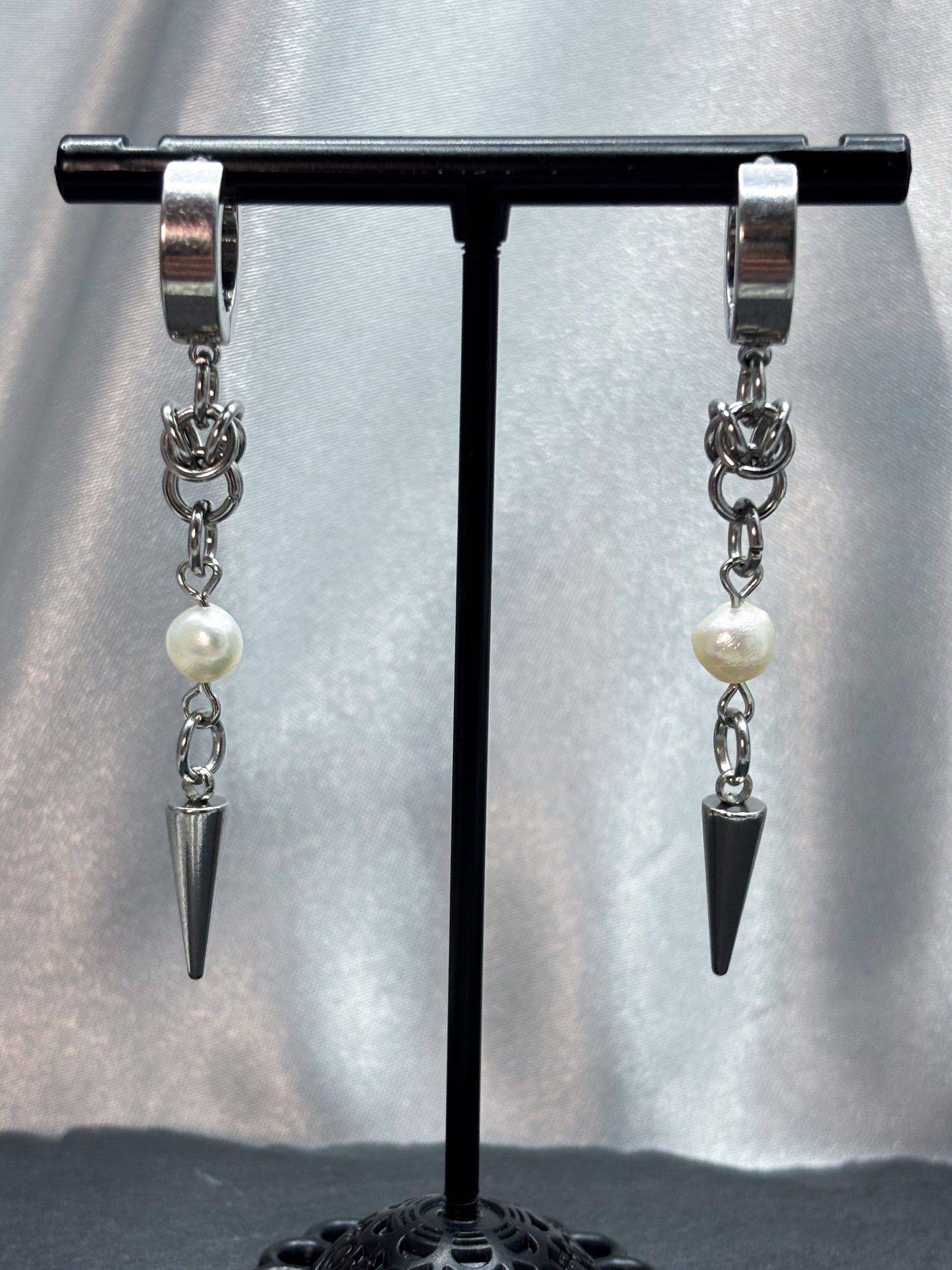 LONG CHAINMAIL PEARL EARRINGS