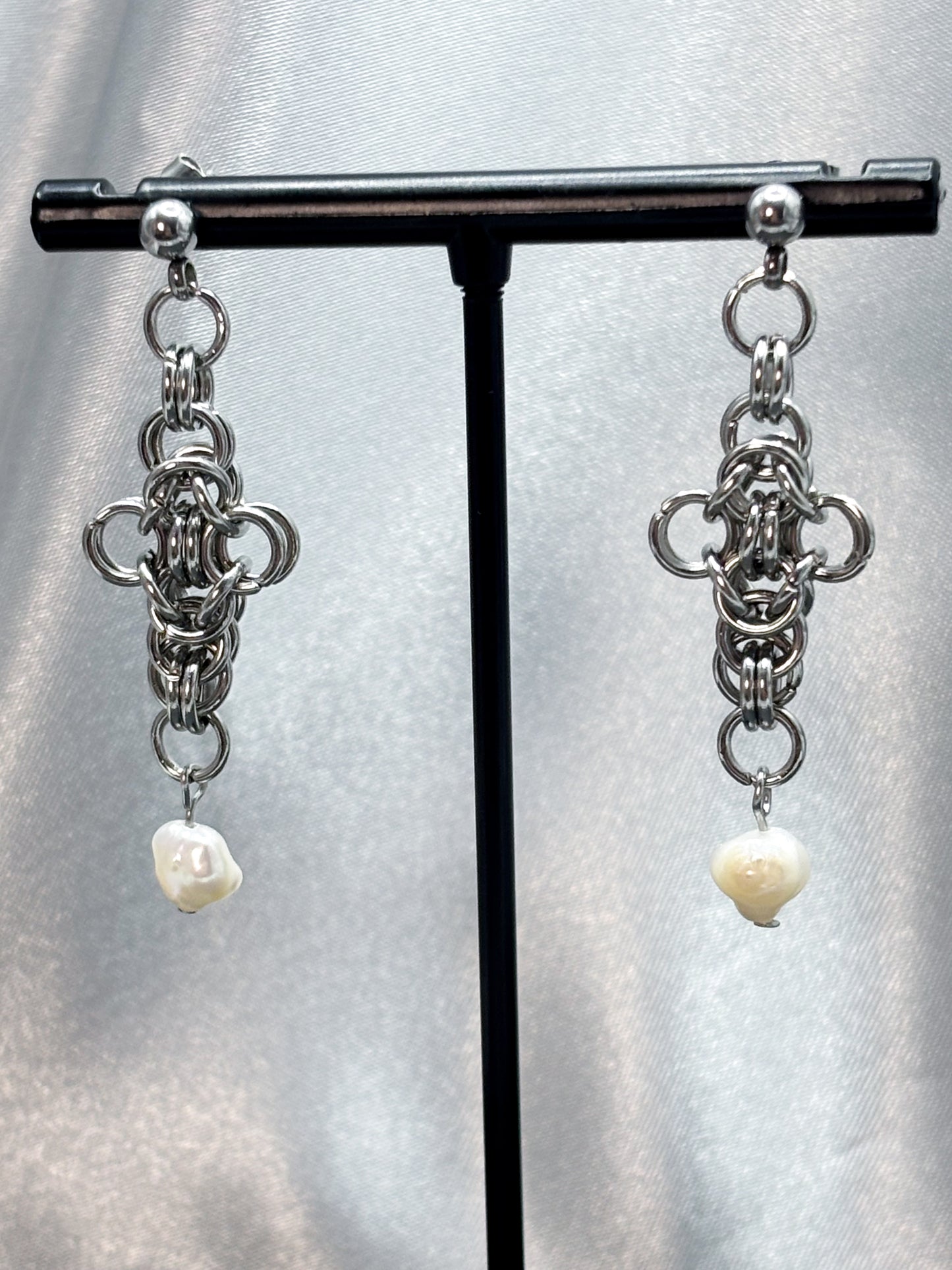 PEARL CHAINMAIL EARRINGS
