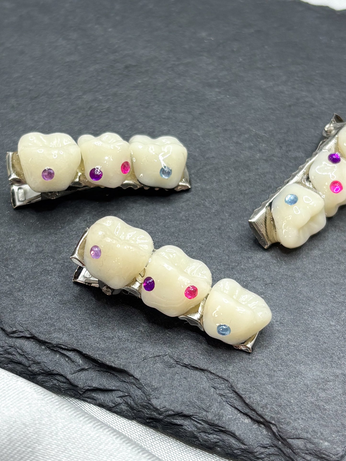 TOOTH GEM HAIR CLIPS