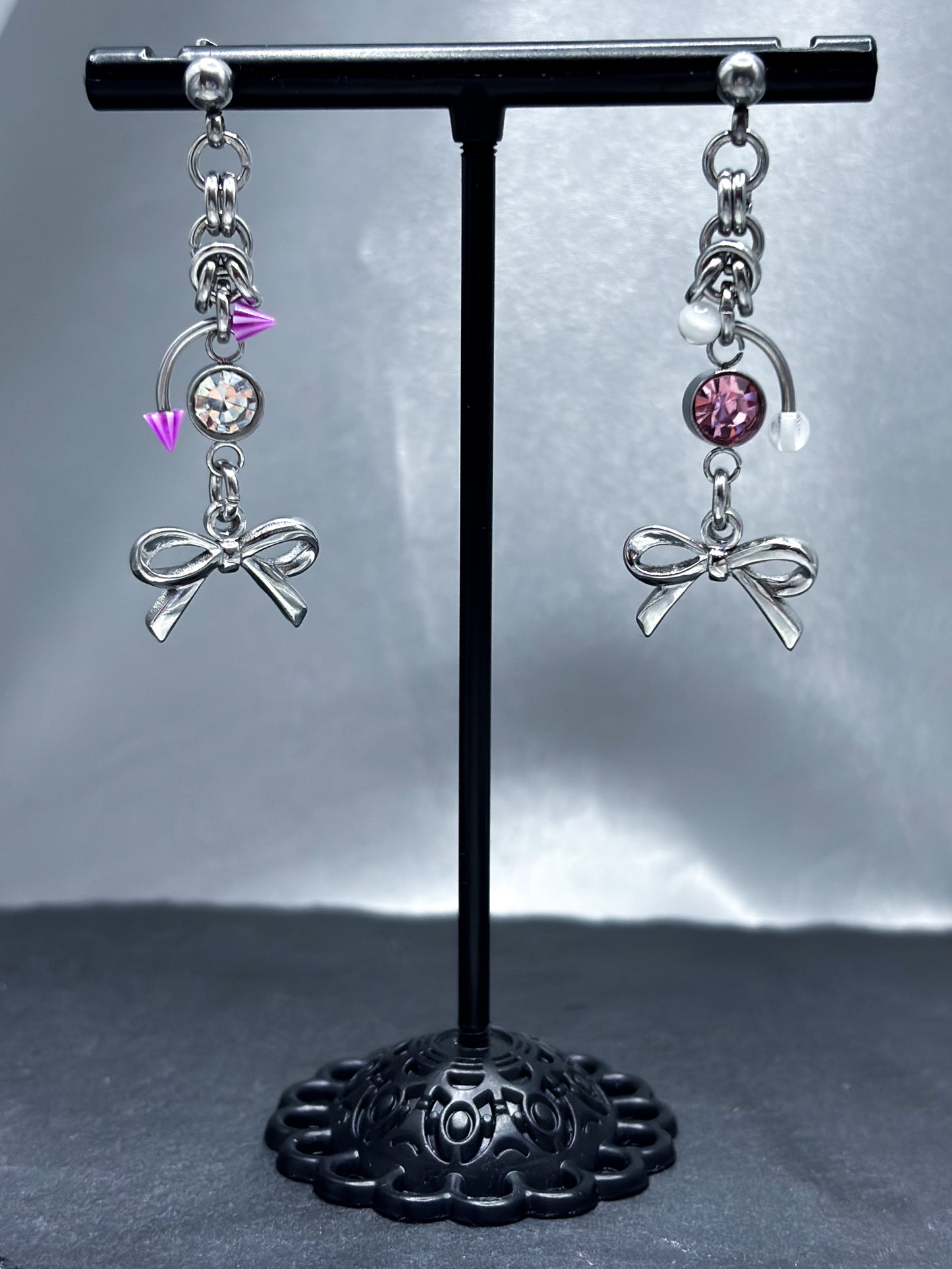 MISMATCHED BOWS
