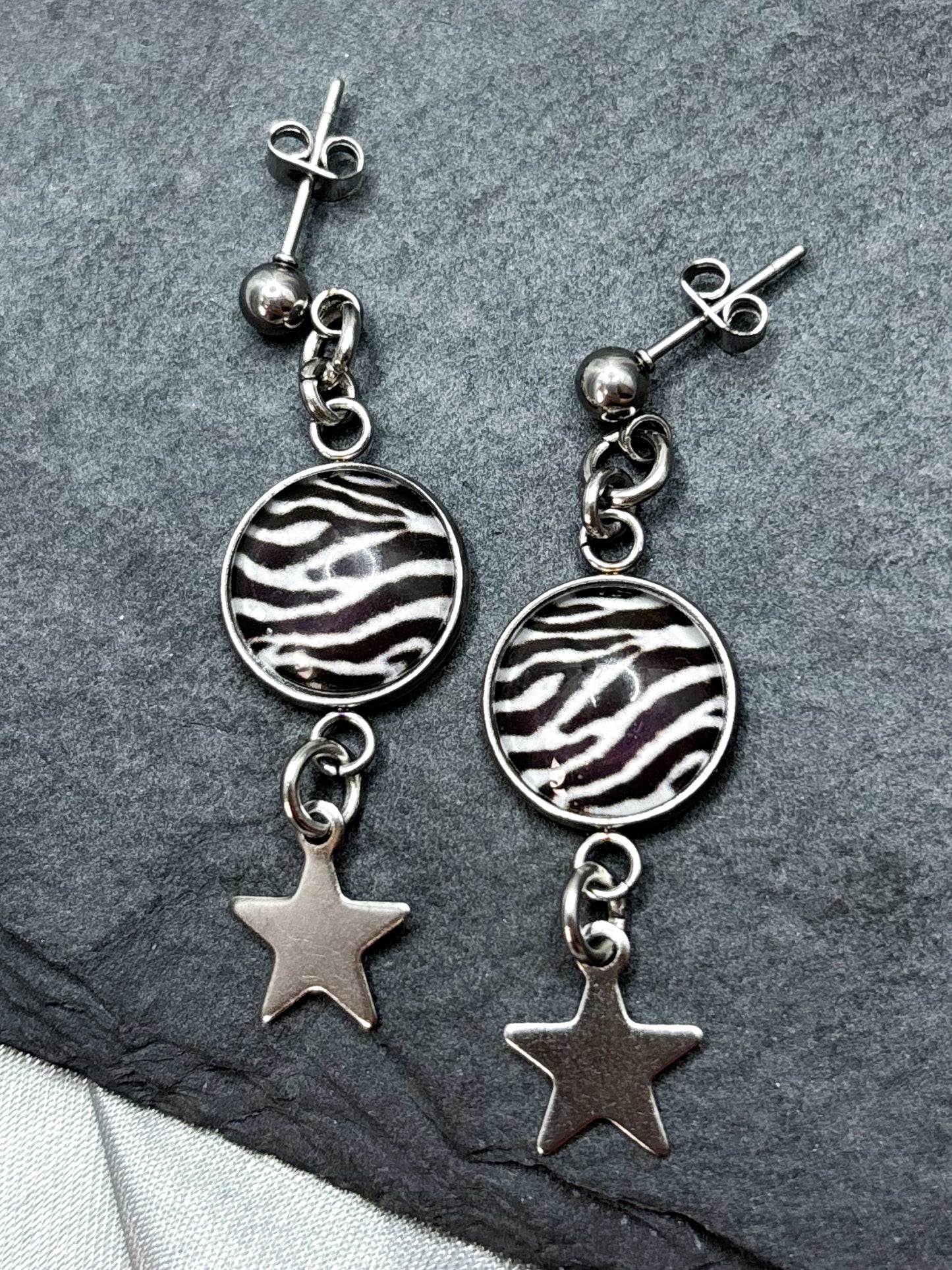 PATTERNED STAR EARRINGS