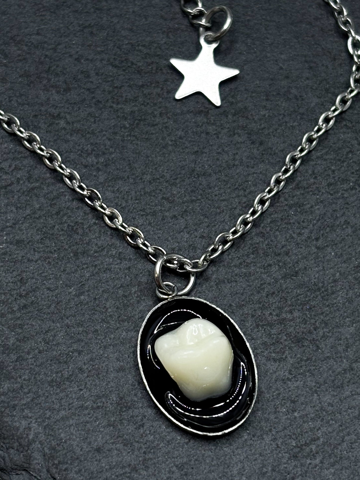 OVAL TOOTH NECKLACE