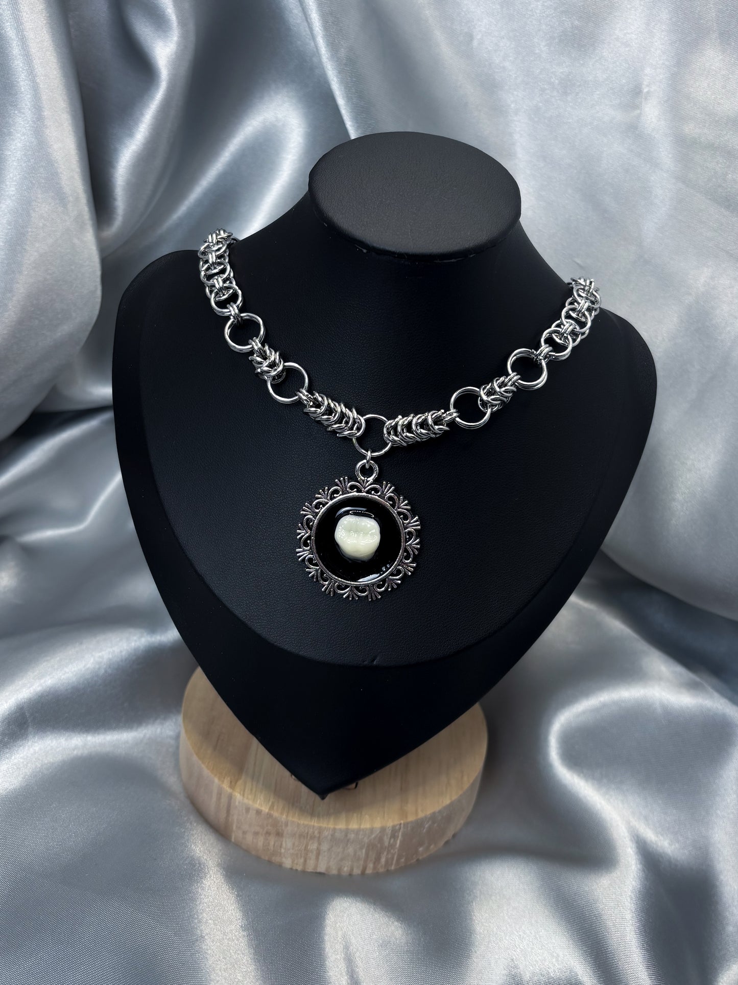 ELLIPTICAL NECKLACE