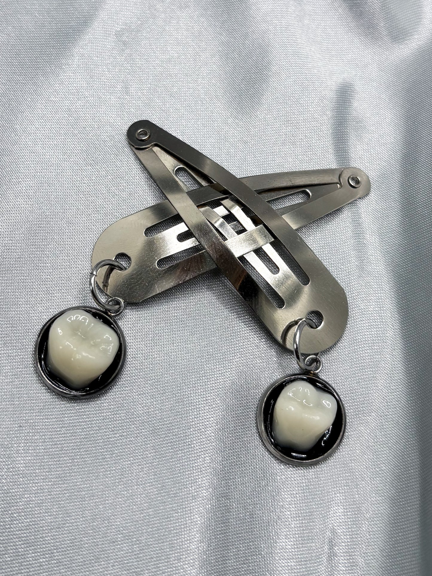 MOLAR HAIR CLIPS