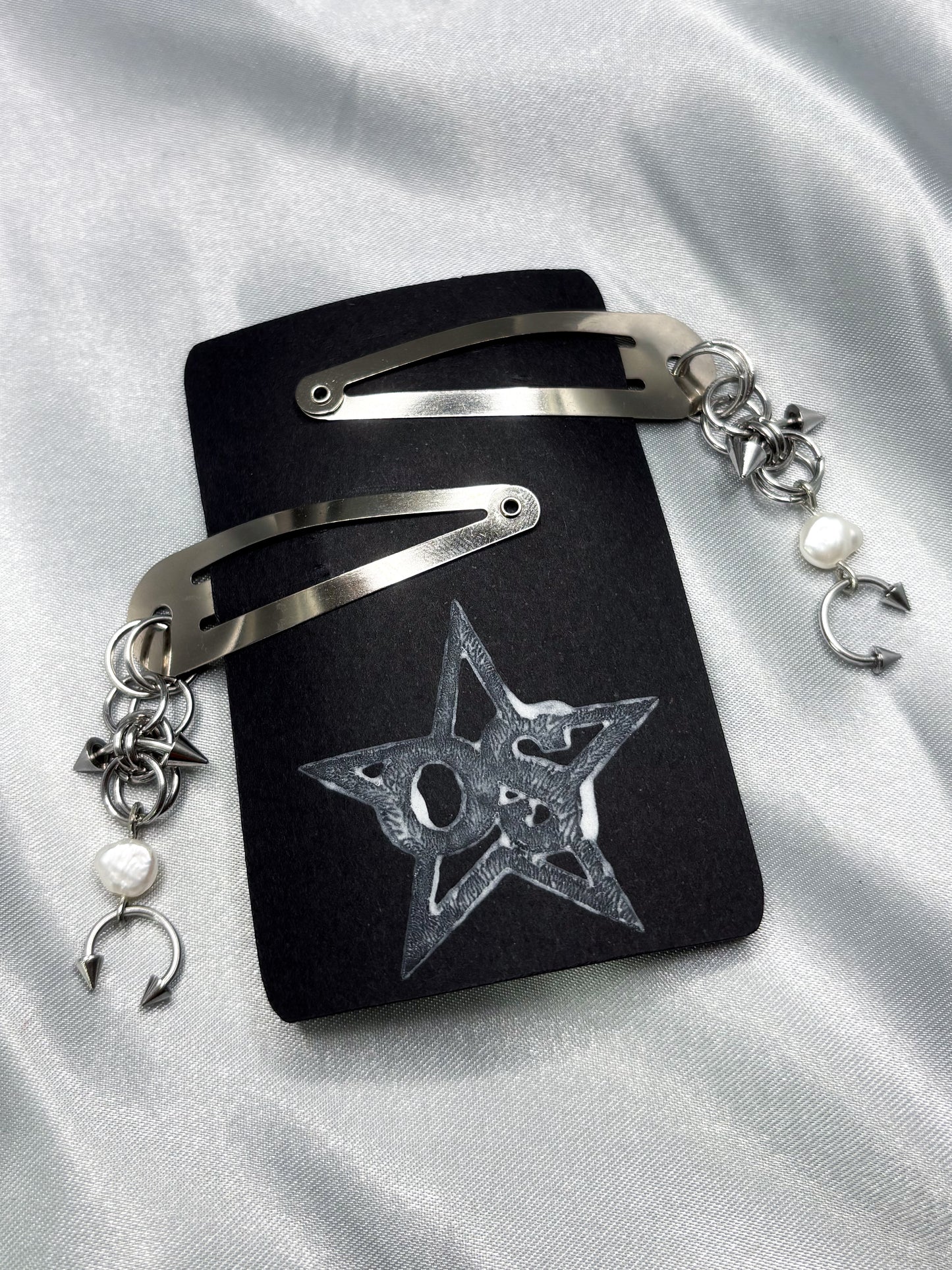 PIERCED PEARL HAIR CLIPS