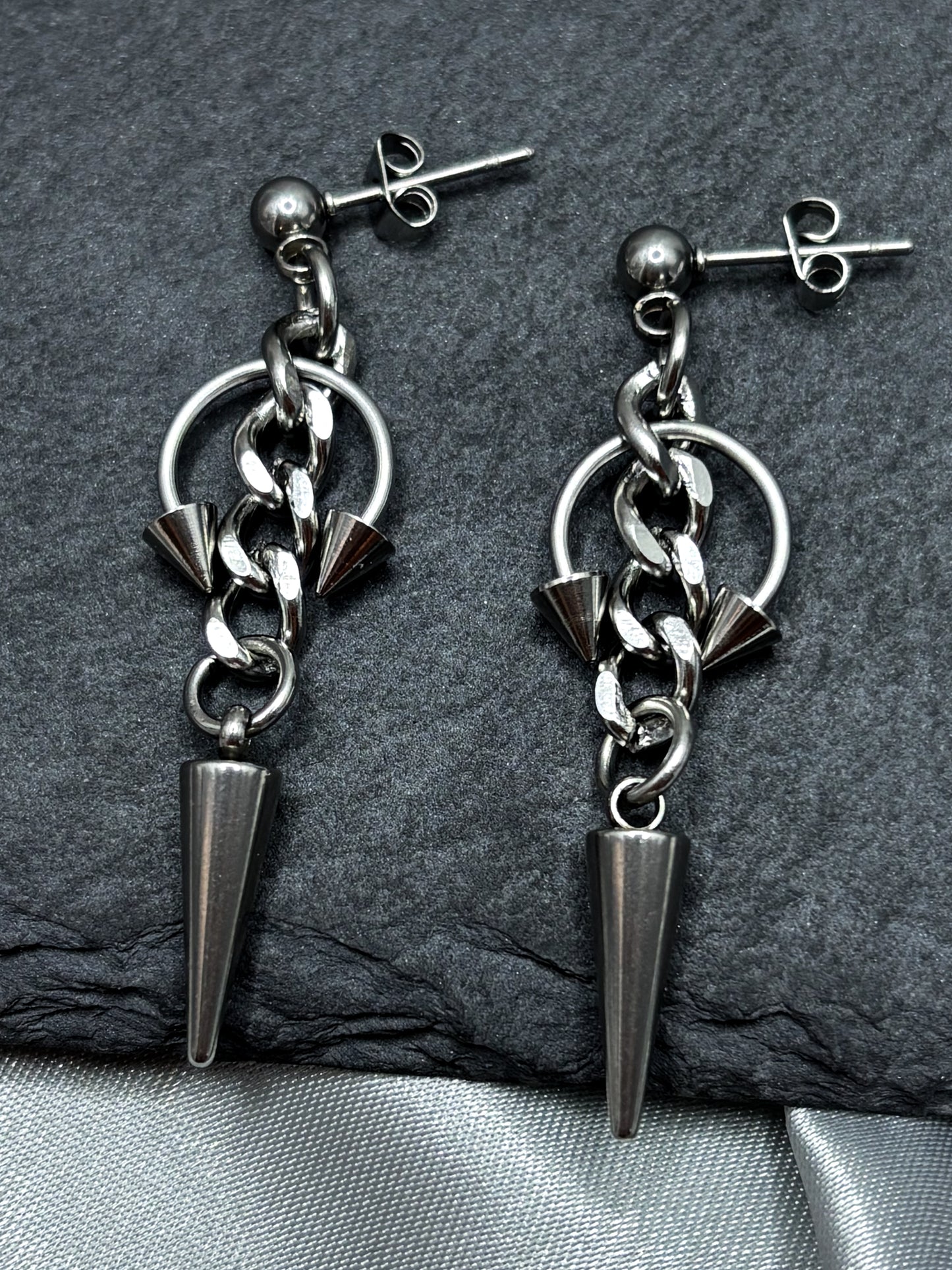 SPIKED CURB EARRINGS