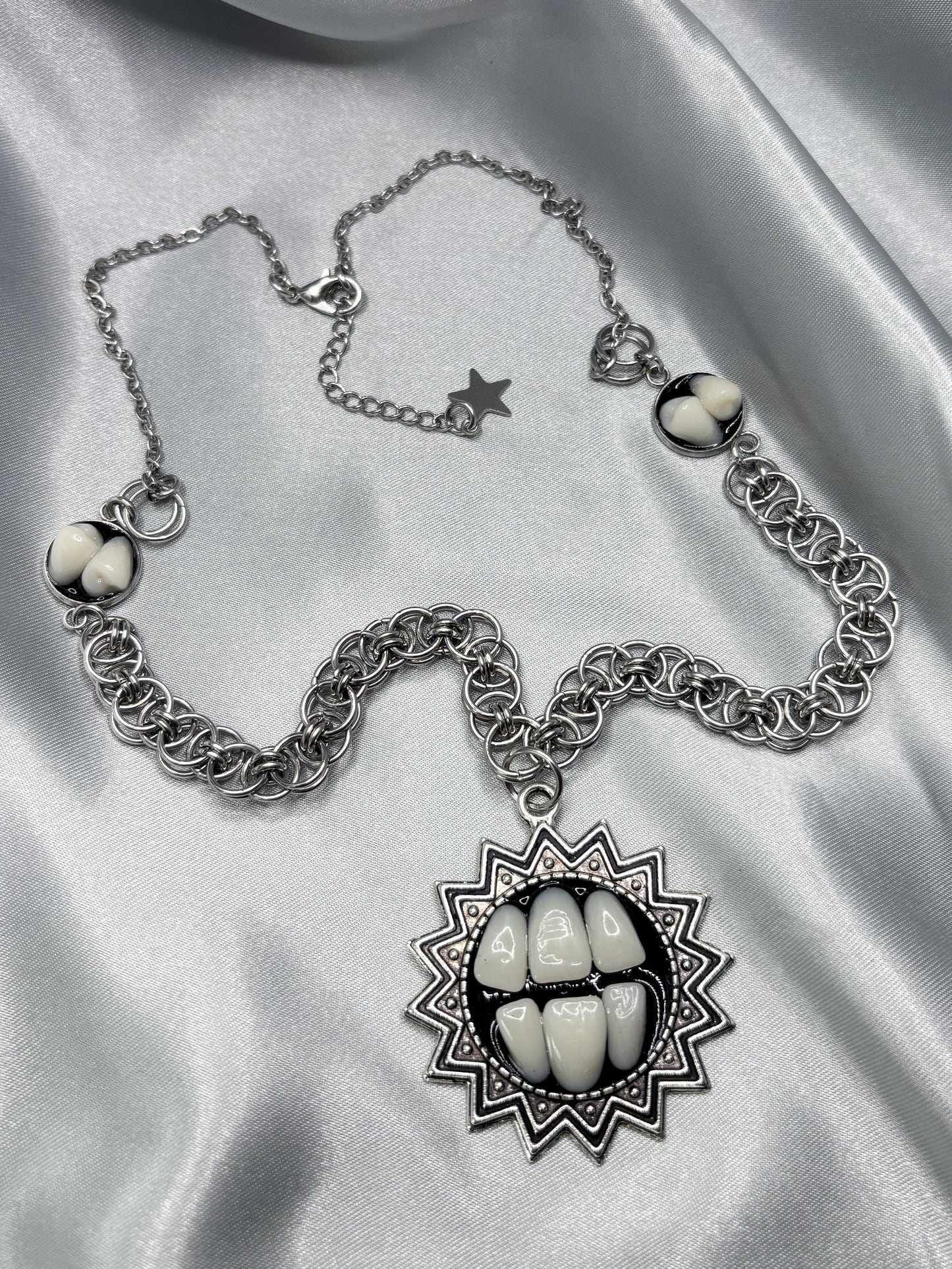 I DON’T BITE NECKLACE