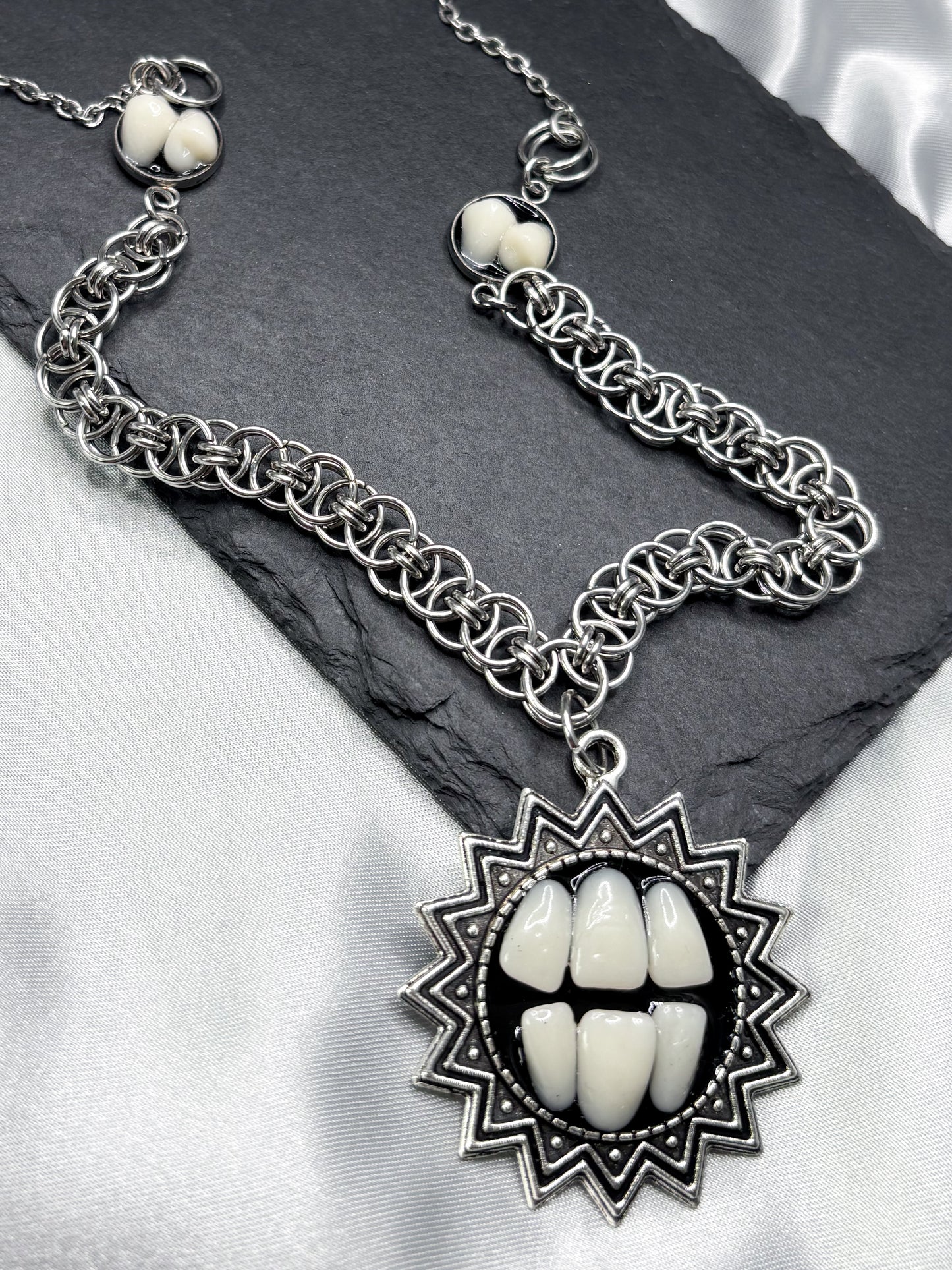 I DON’T BITE NECKLACE