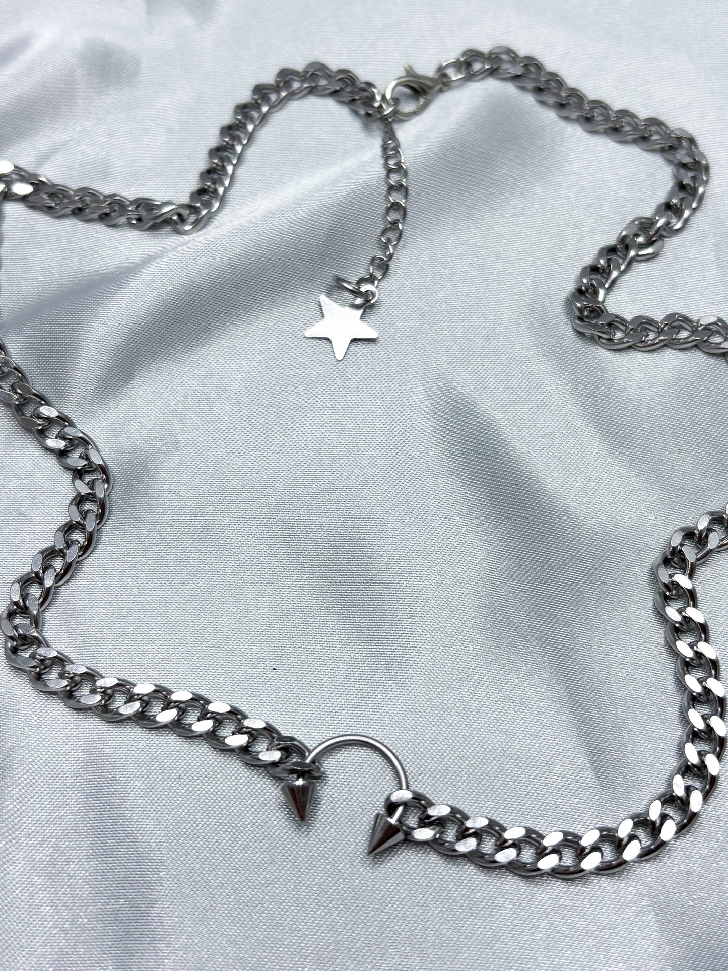 SPIKED HORSESHOE NECKLACE
