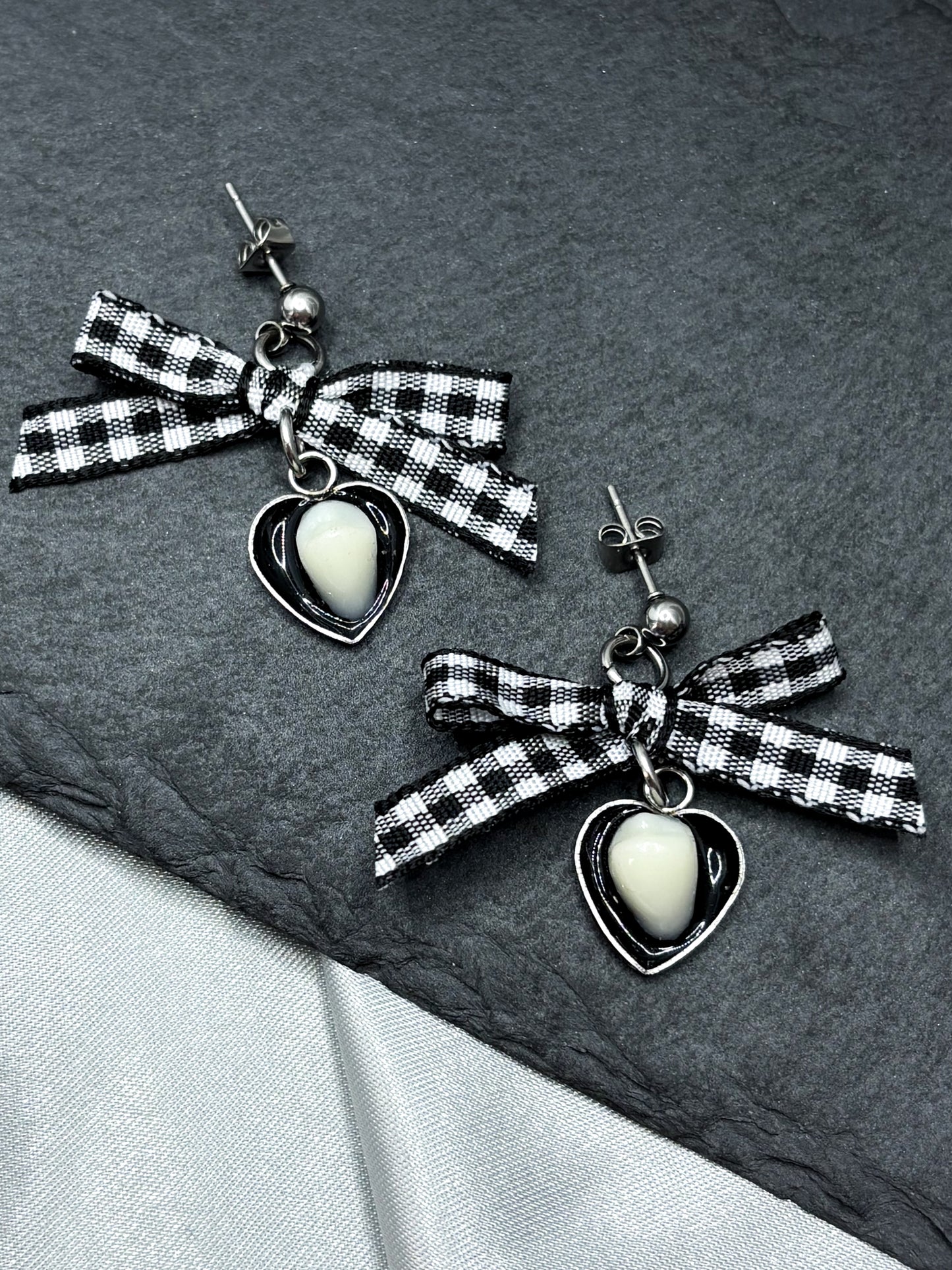 GINGHAM TOOTH HEARTS EARRINGS