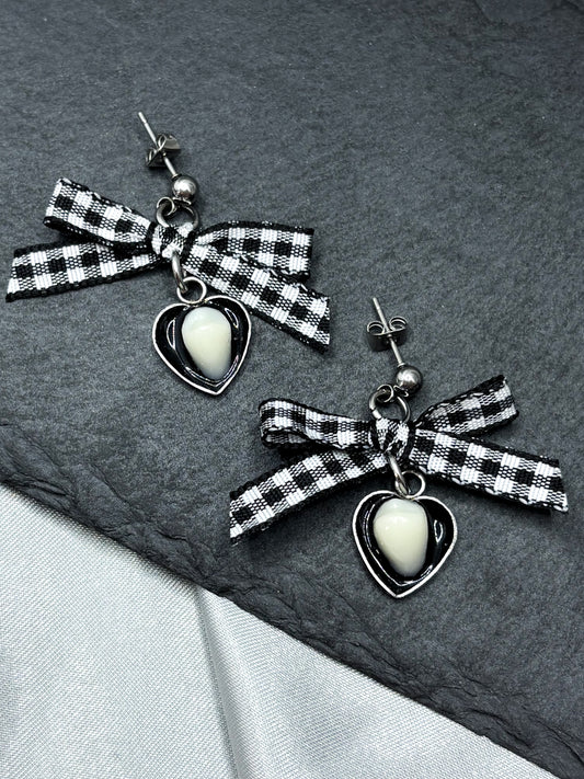 GINGHAM TOOTH HEARTS EARRINGS