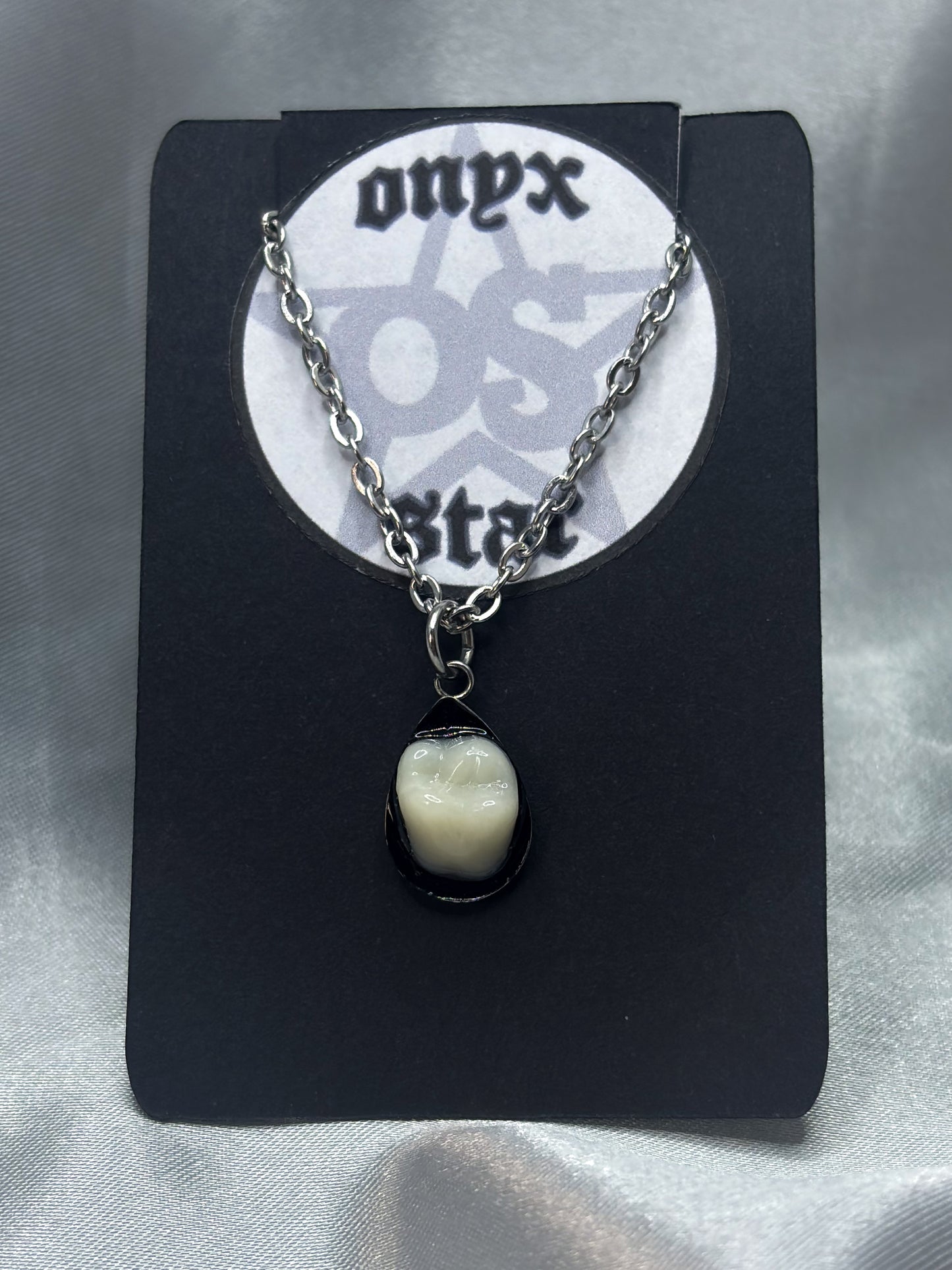 TEARDROP TOOTH NECKLACE