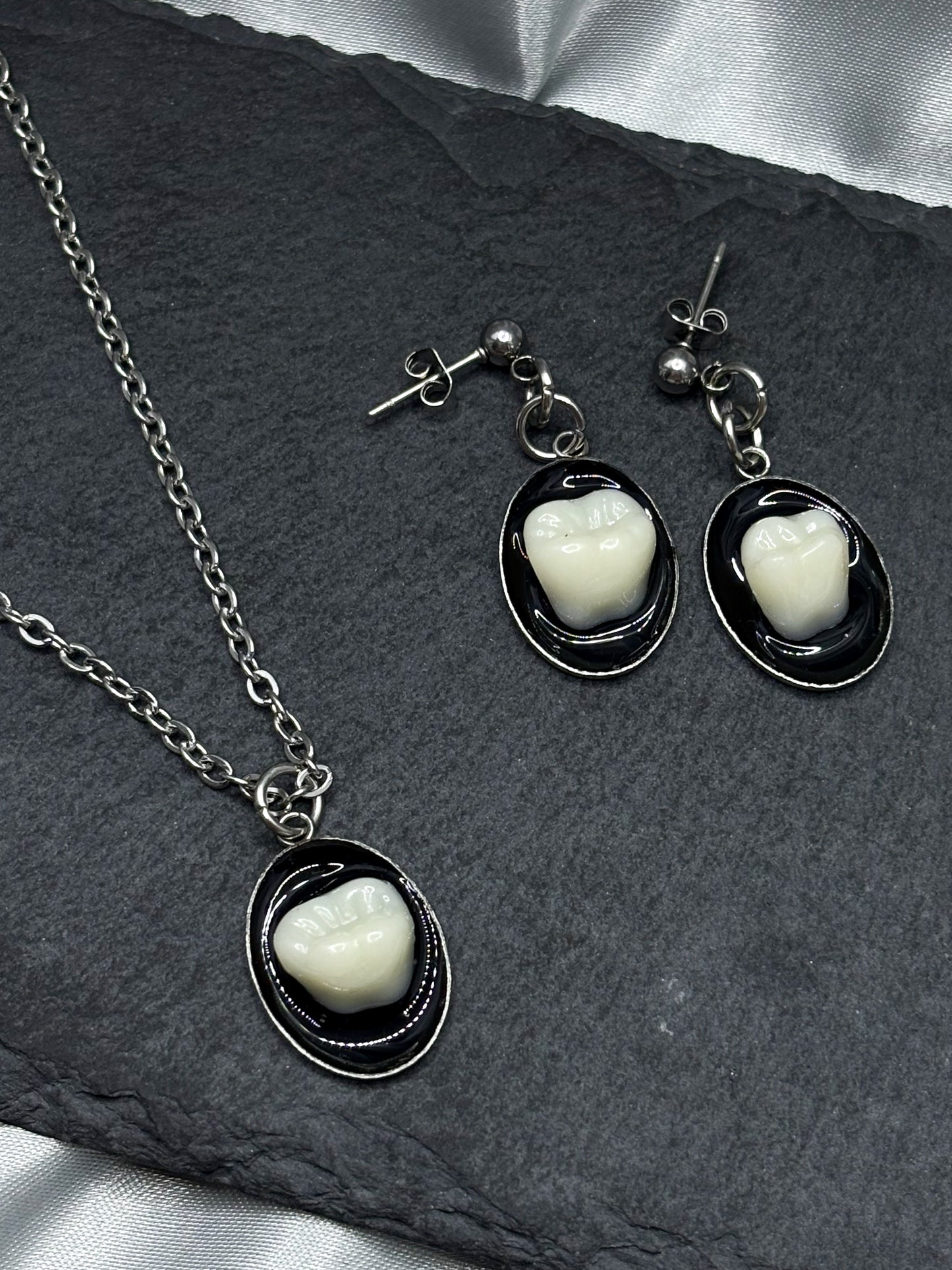 OVAL TOOTH EARRINGS & NECKLACE SET
