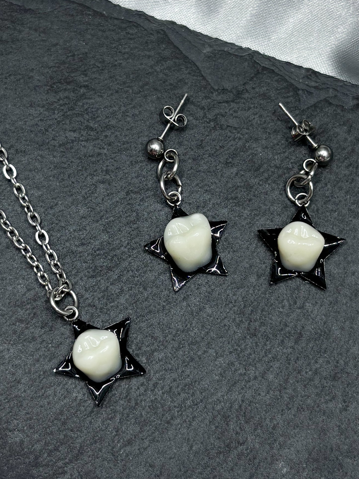 STAR TOOTH NECKLACE & EARRINGS SET