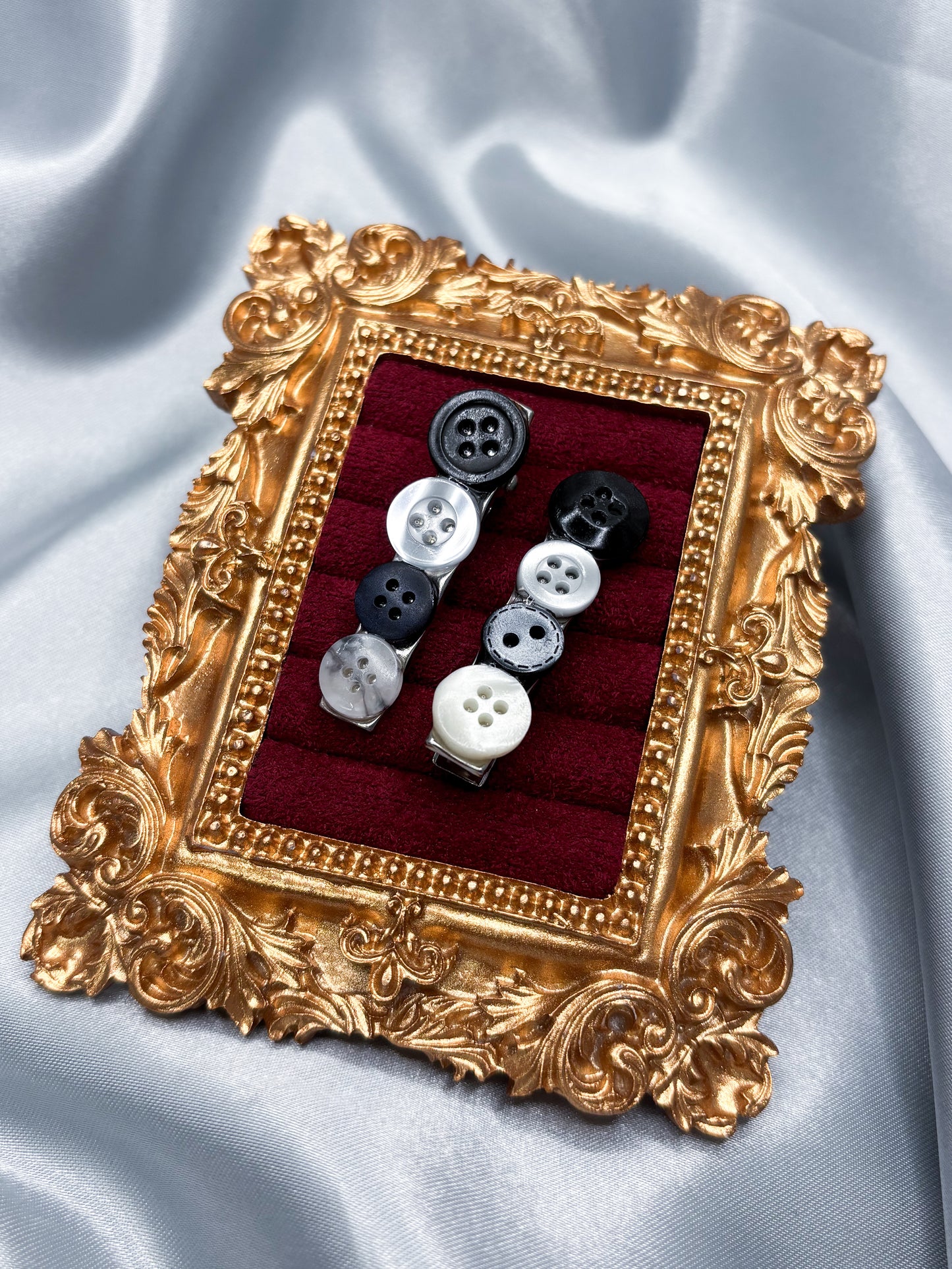MONOCHROME BUTTON HAIRCLIPS