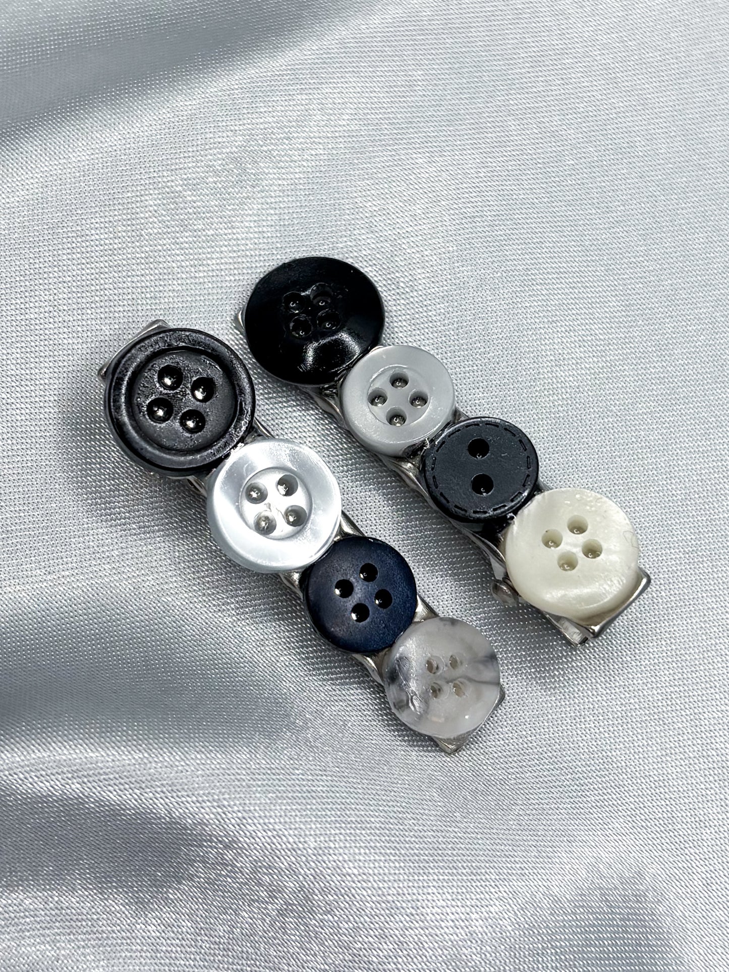 MONOCHROME BUTTON HAIRCLIPS