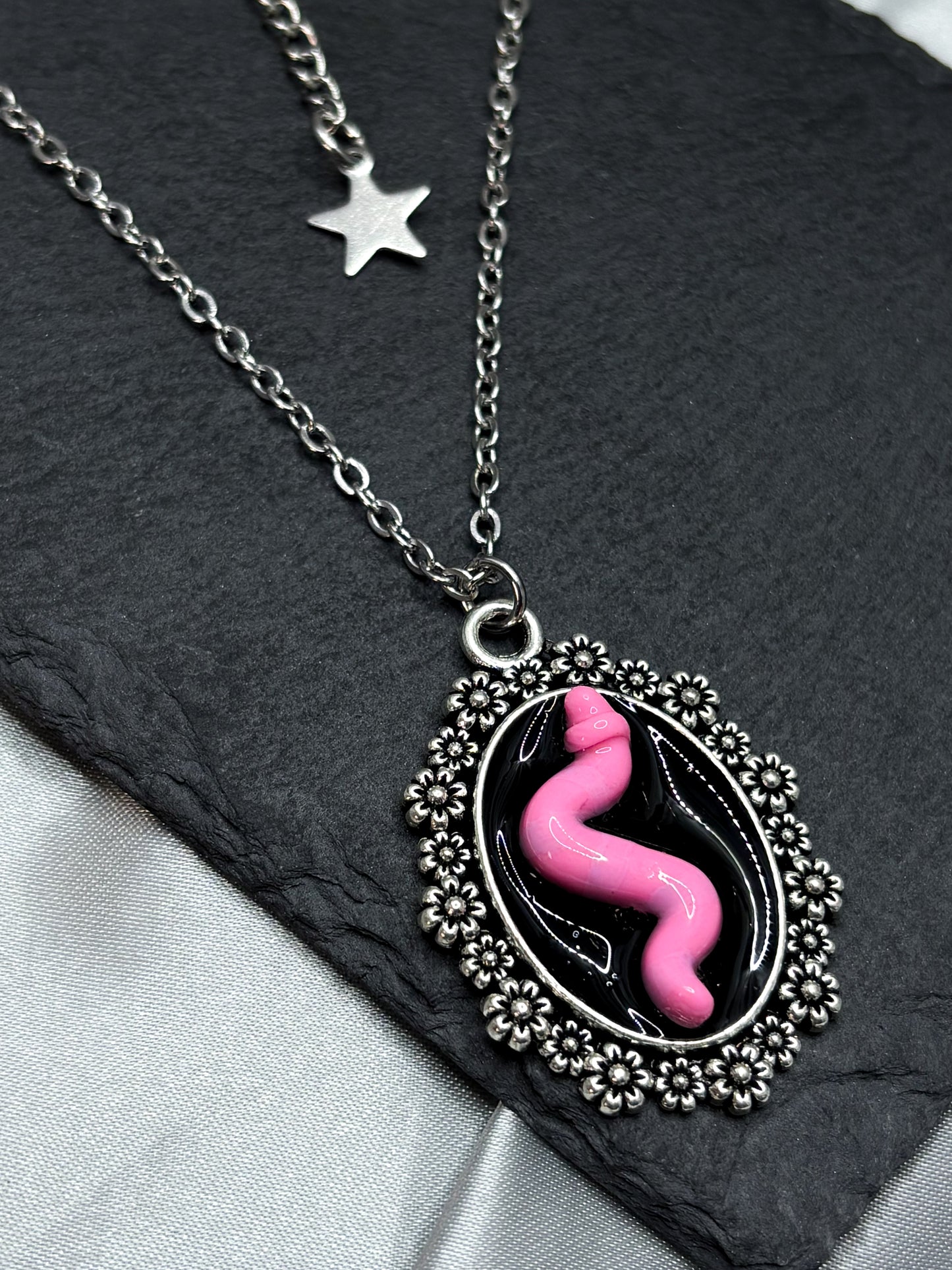 FLOWER WORM NECKLACE