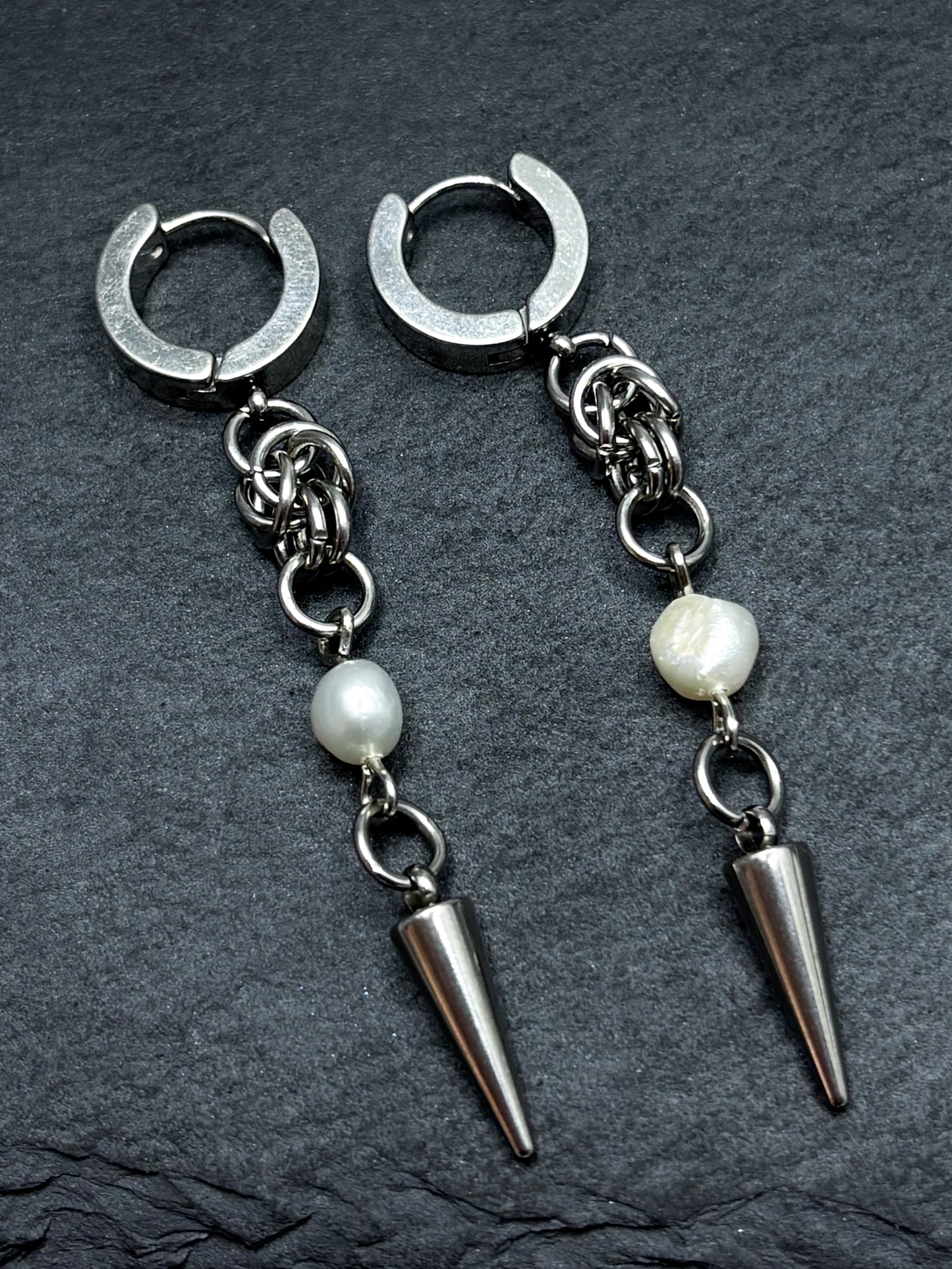 LONG CHAINMAIL PEARL EARRINGS