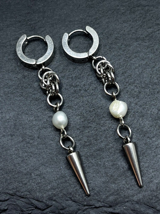 LONG CHAINMAIL PEARL EARRINGS