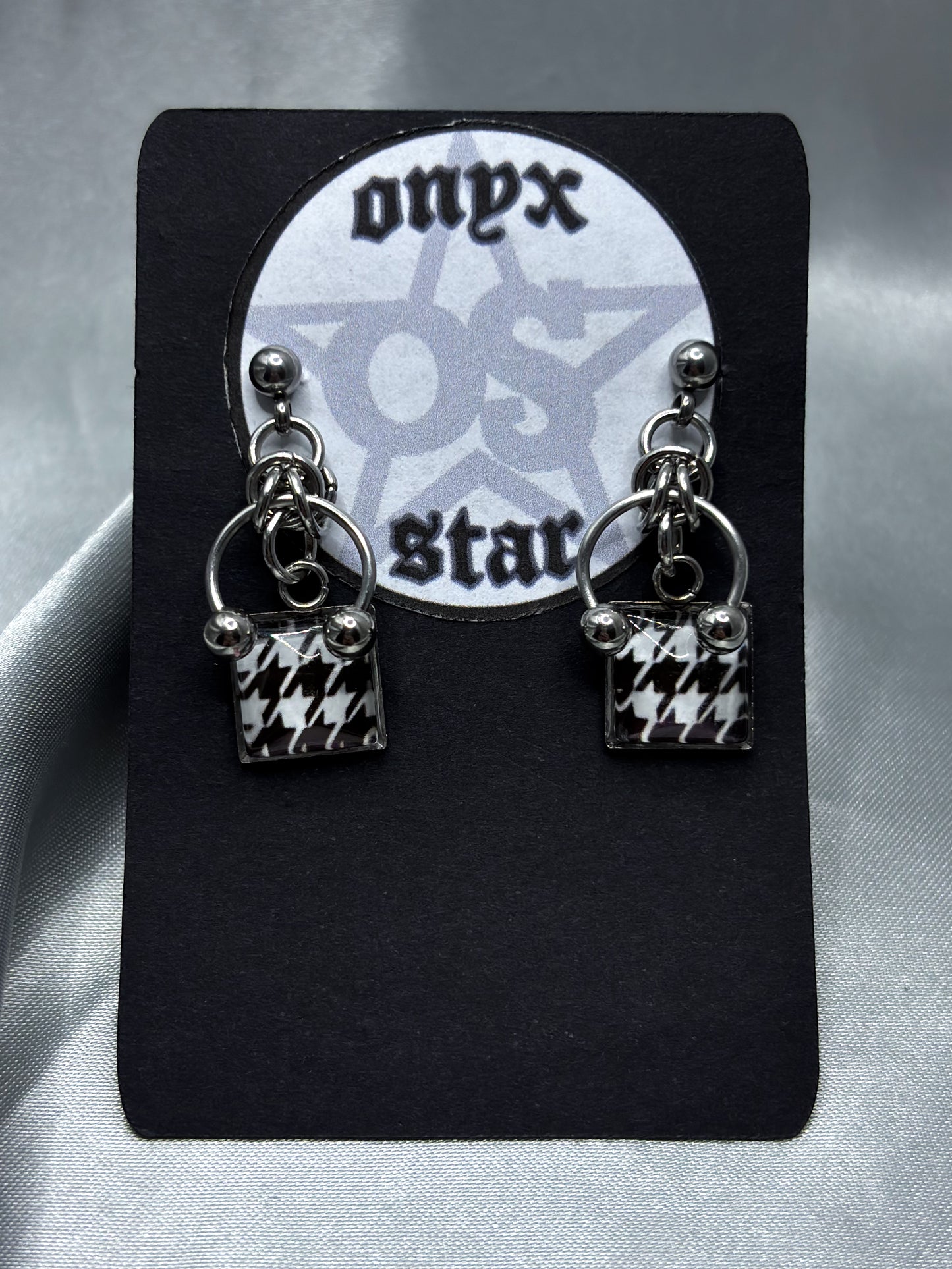 HOUNDSTOOTH SQUARE EARRINGS