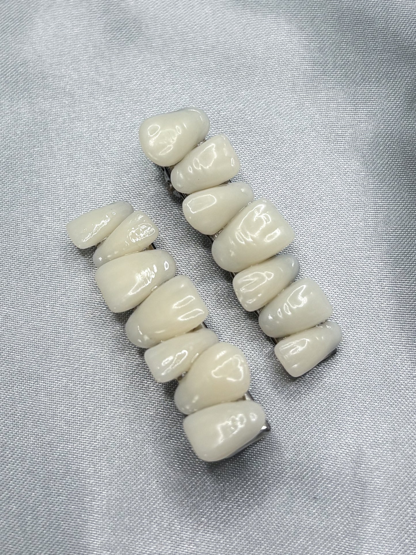 OVERBITE TOOTH HAIR CLIPS