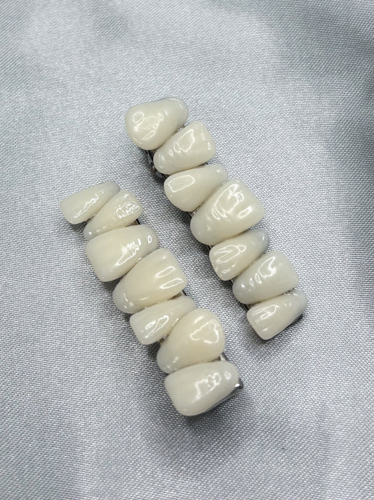 INCISOR TOOTH HAIR CLIPS