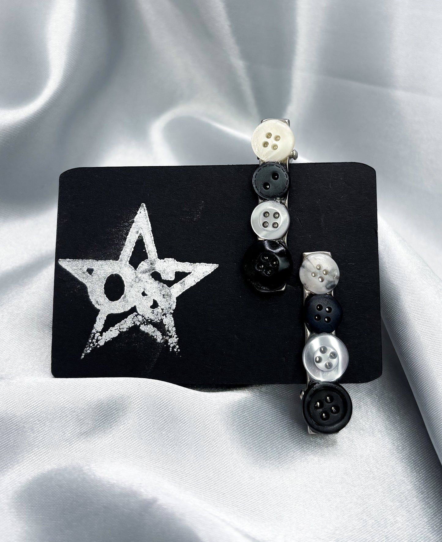 MONOCHROME BUTTON HAIRCLIPS
