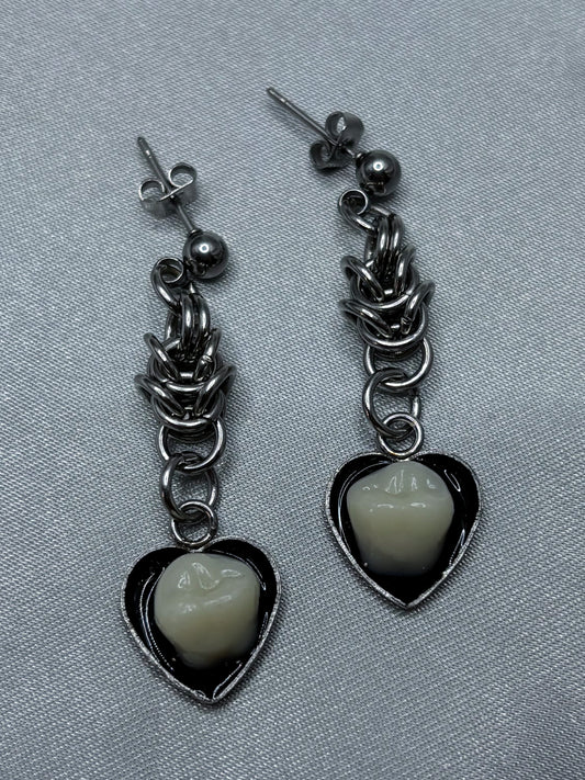 CHAINED TEETH EARRINGS
