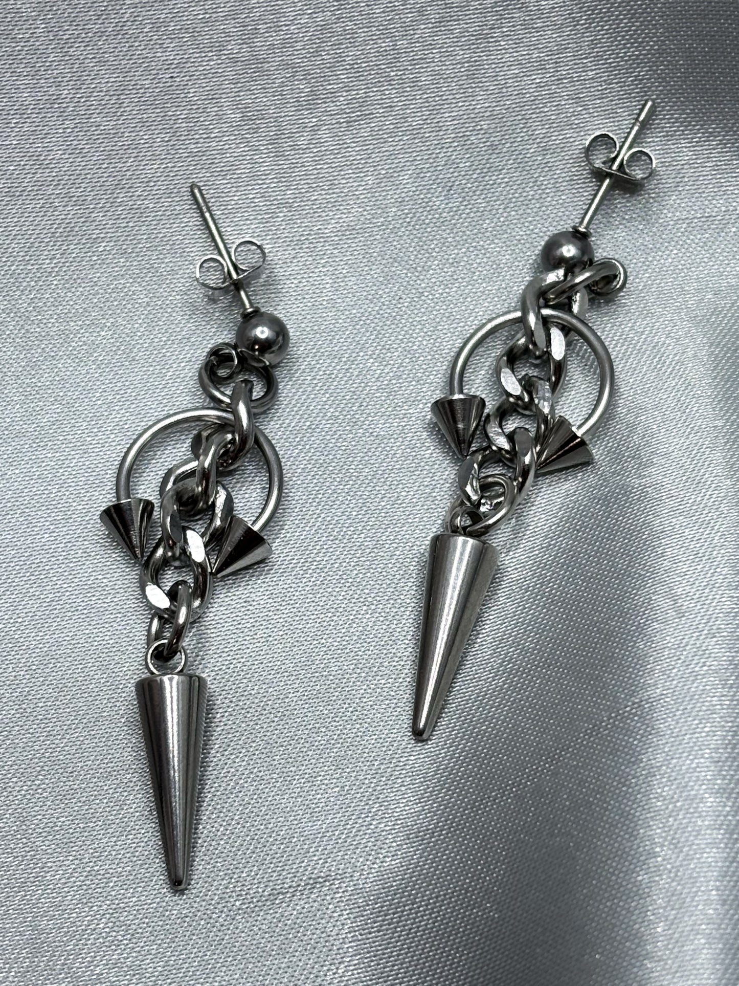 SPIKED CURB EARRINGS