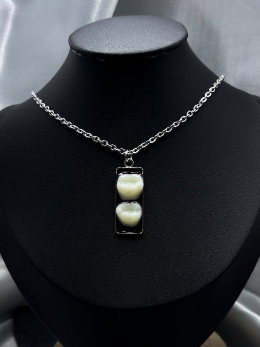 STRAIGHT TEETH NECKLACE