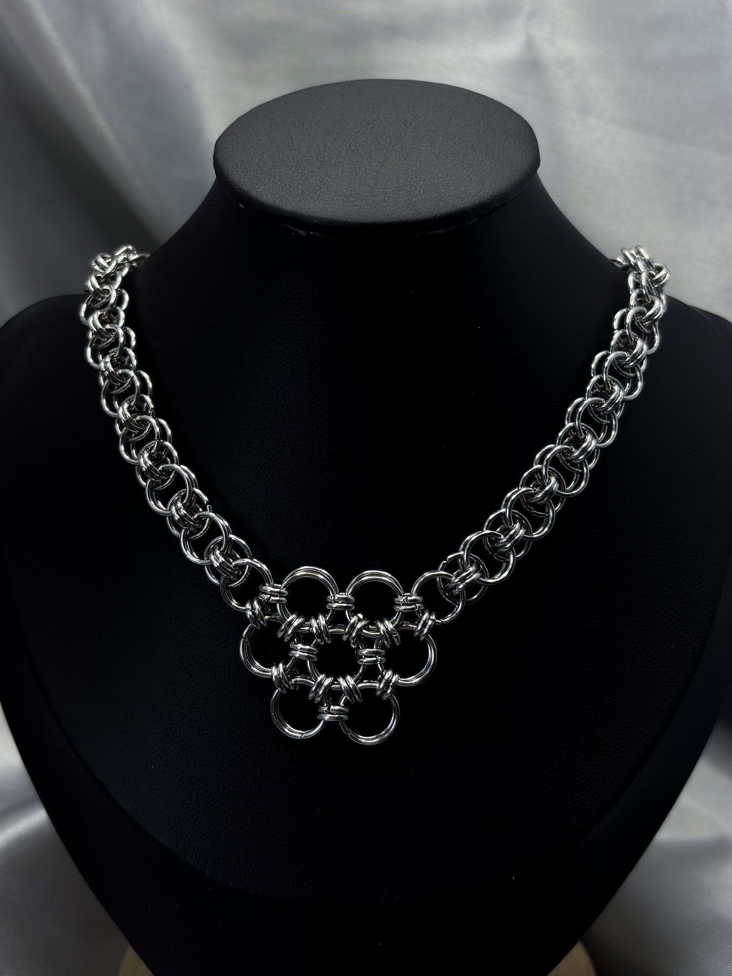 FLOWER POWER NECKLACE