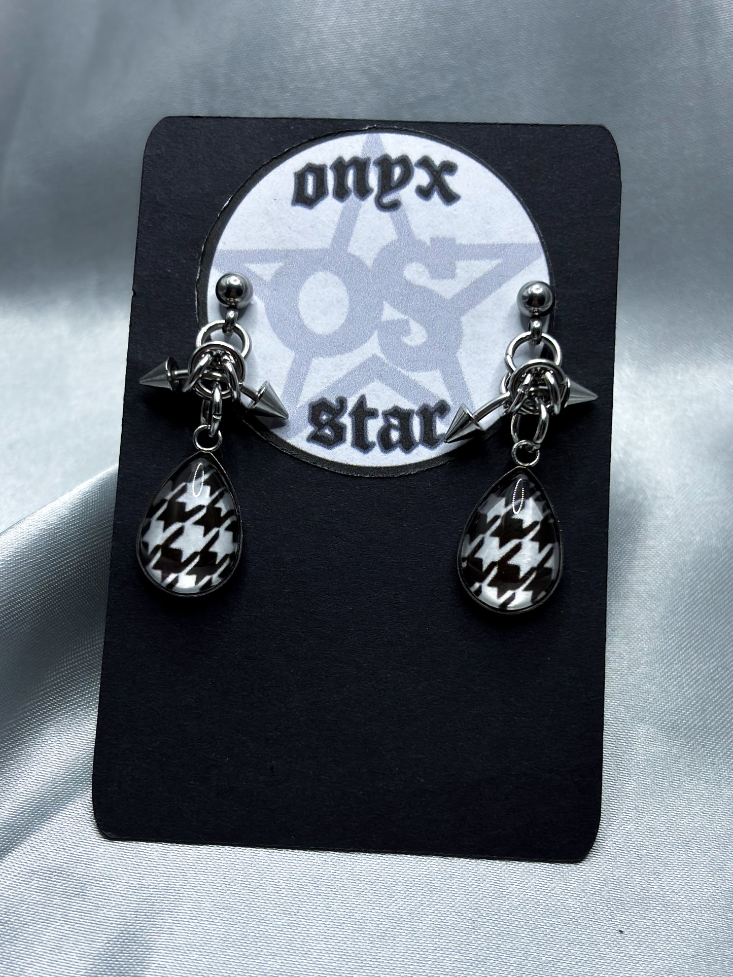 PIERCED OVAL HOUNDSTOOTH EARRINGS