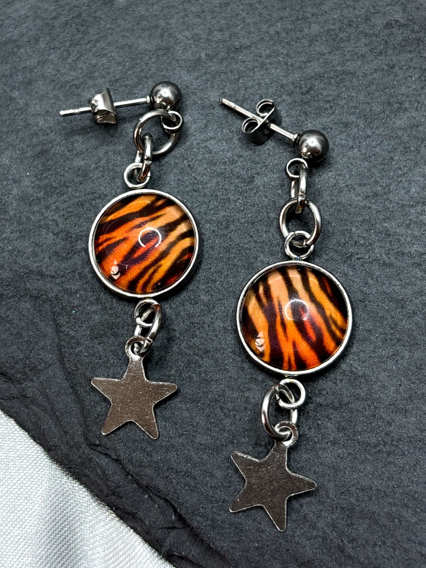 PATTERNED STAR EARRINGS