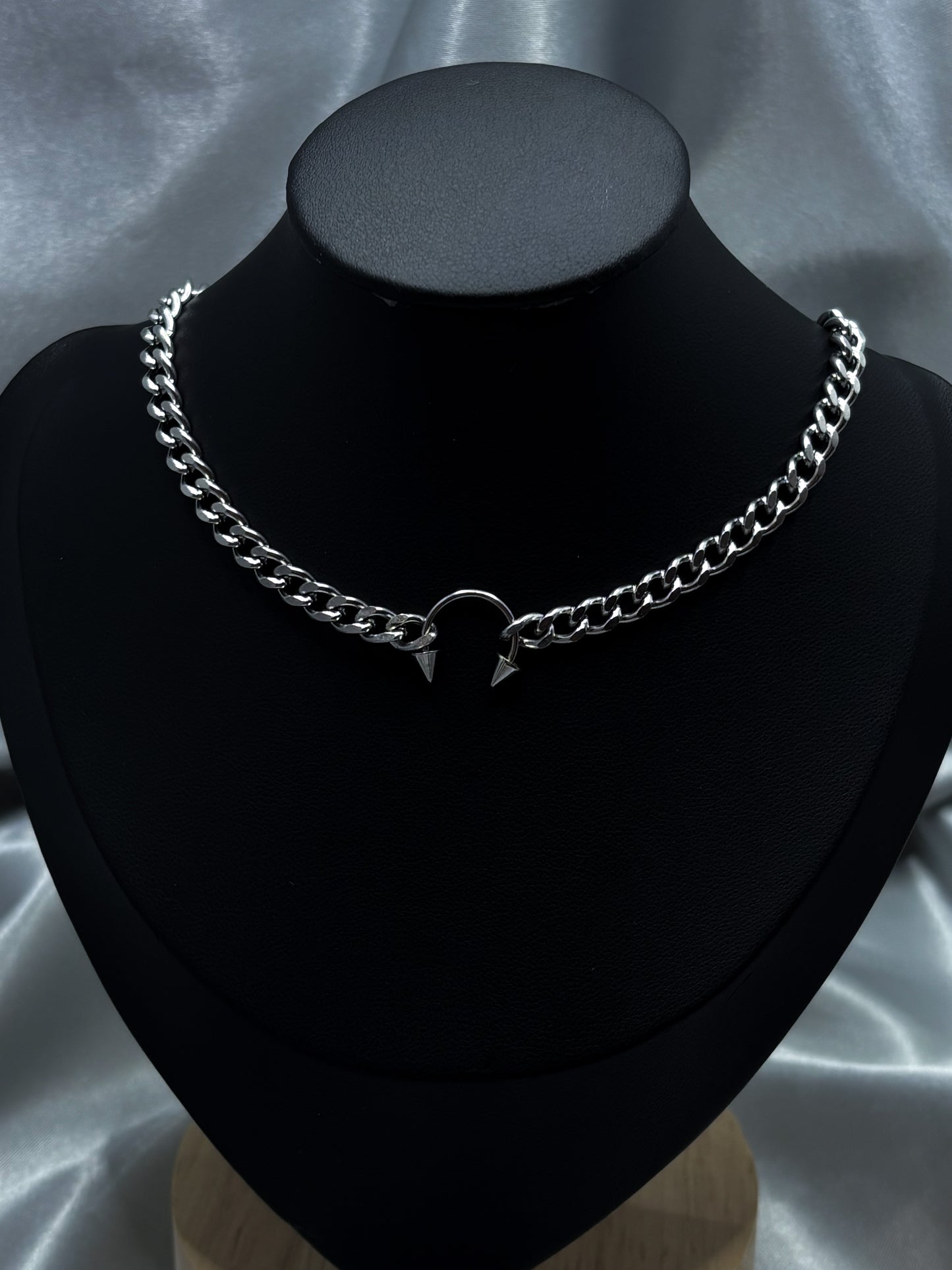 SPIKED HORSESHOE NECKLACE
