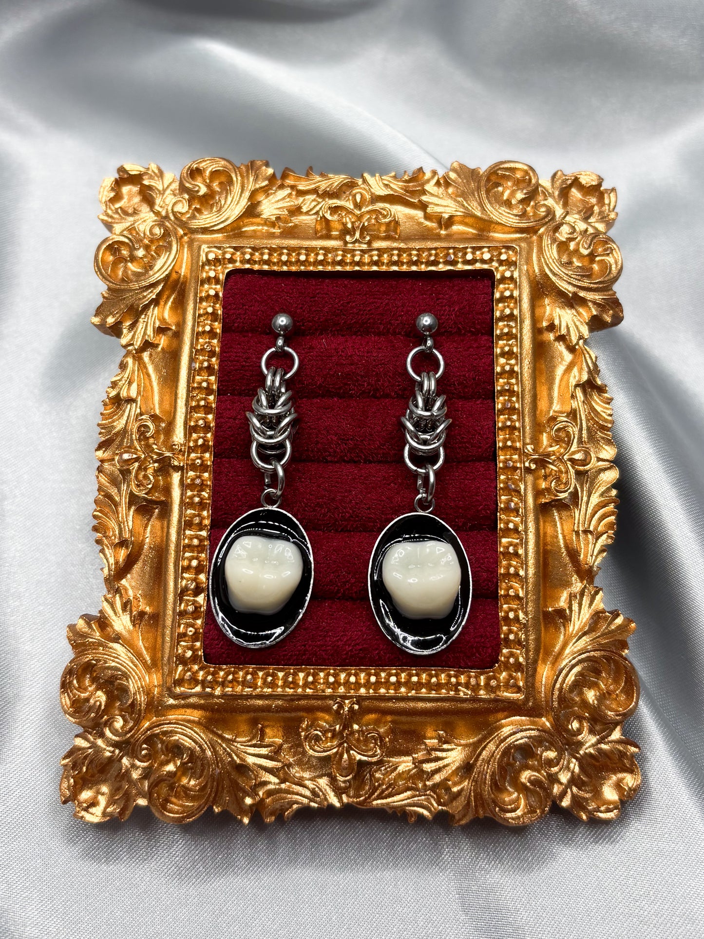 THE OVAL EARRINGS