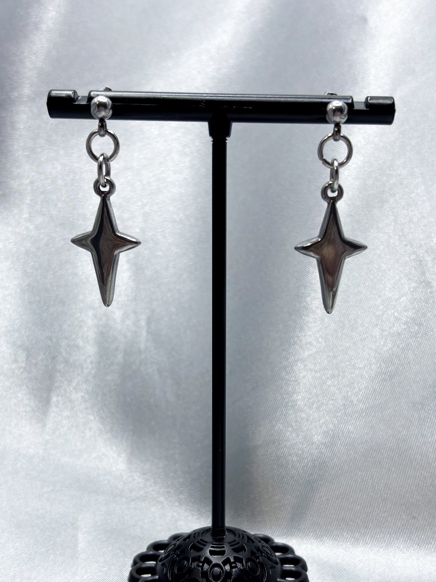 SIMPLE SPARKLE STUD EARRINGS
