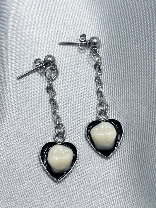 DANGLED HEART TOOTH EARRINGS
