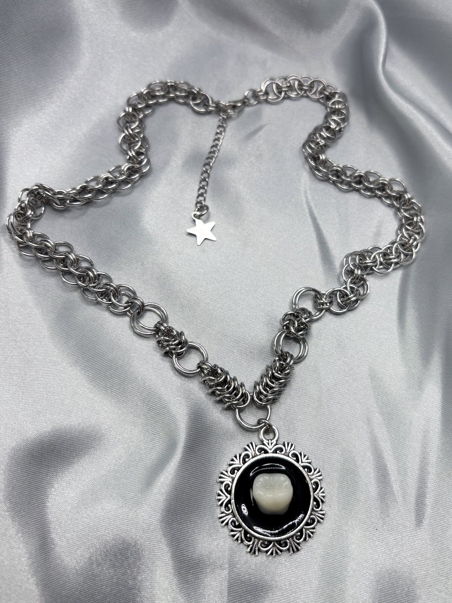 ELLIPTICAL NECKLACE