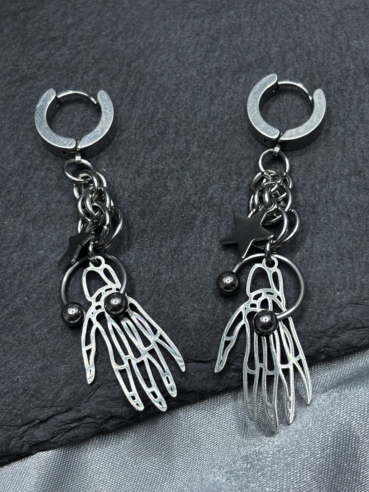 SKELETON HANDS EARRINGS