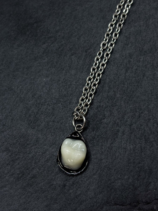 TEARDROP TOOTH NECKLACE