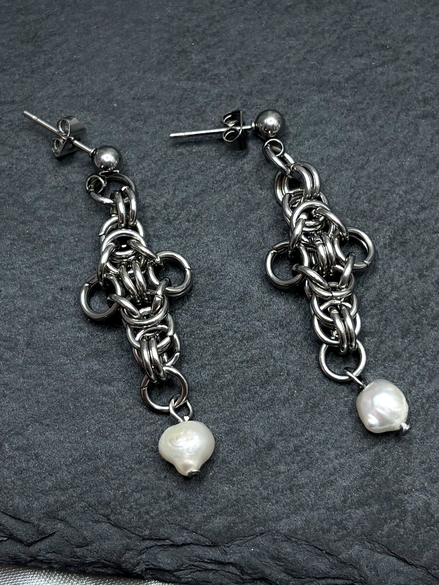 PEARL CHAINMAIL EARRINGS