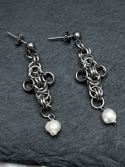 PEARL CHAINMAIL EARRINGS