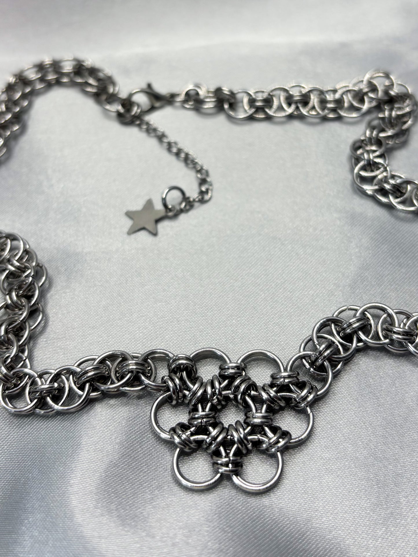FLOWER POWER NECKLACE