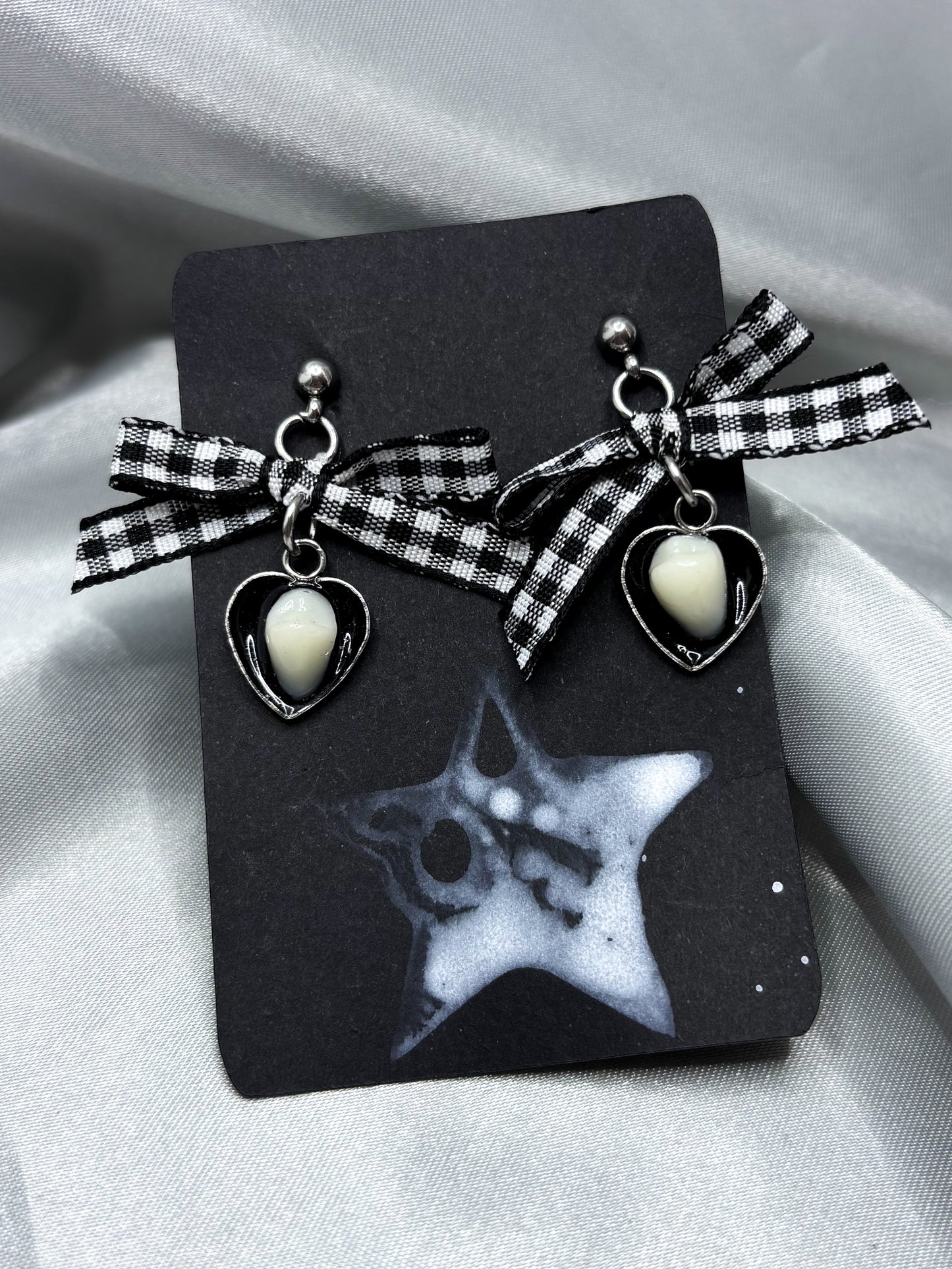 GINGHAM TOOTH HEARTS EARRINGS