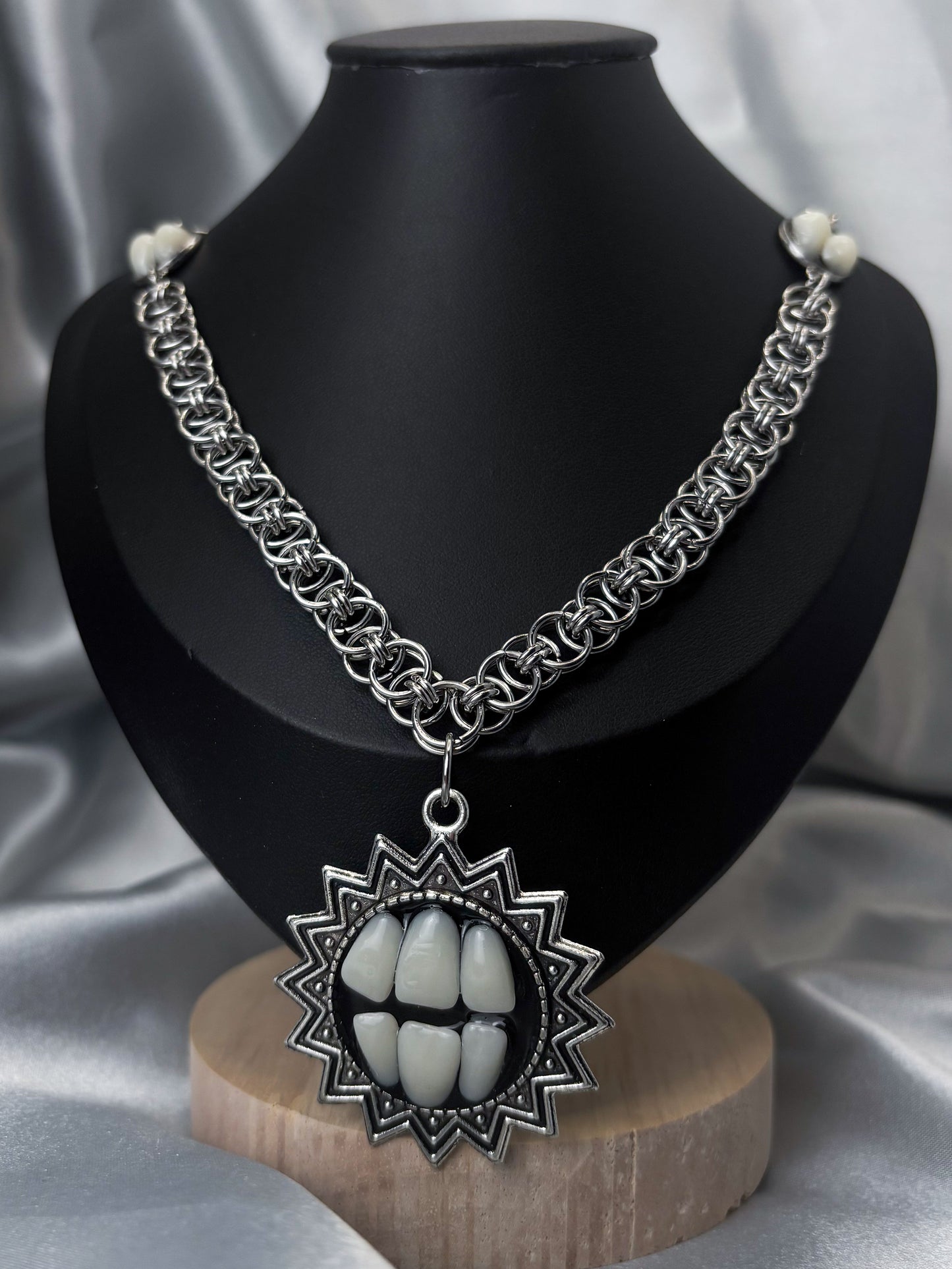 I DON’T BITE NECKLACE