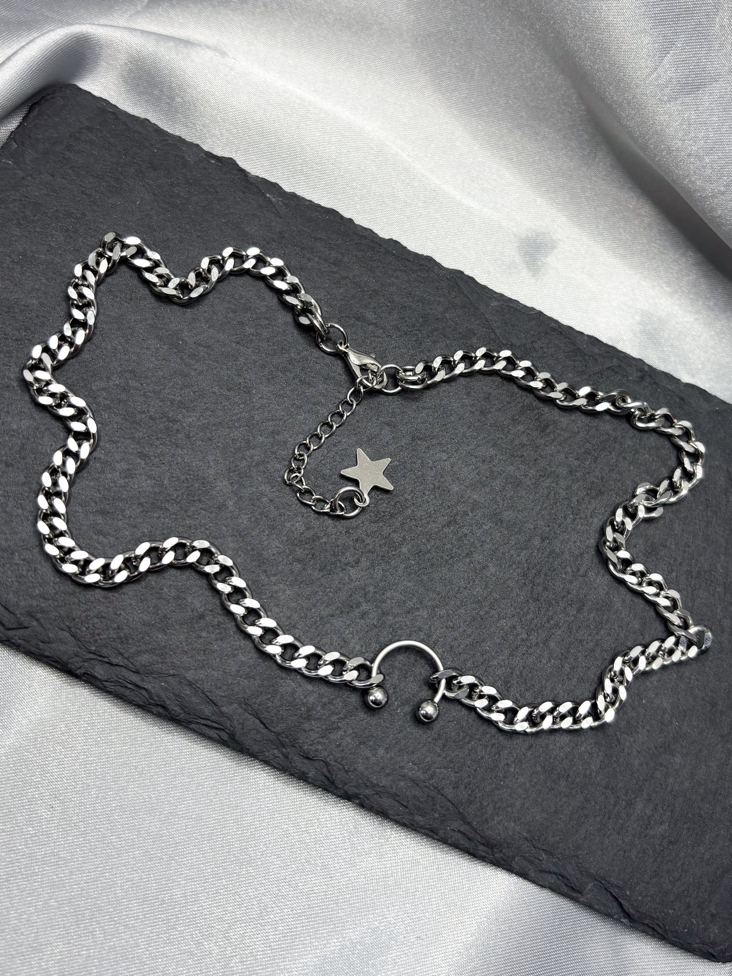 HORSESHOE NECKLACE