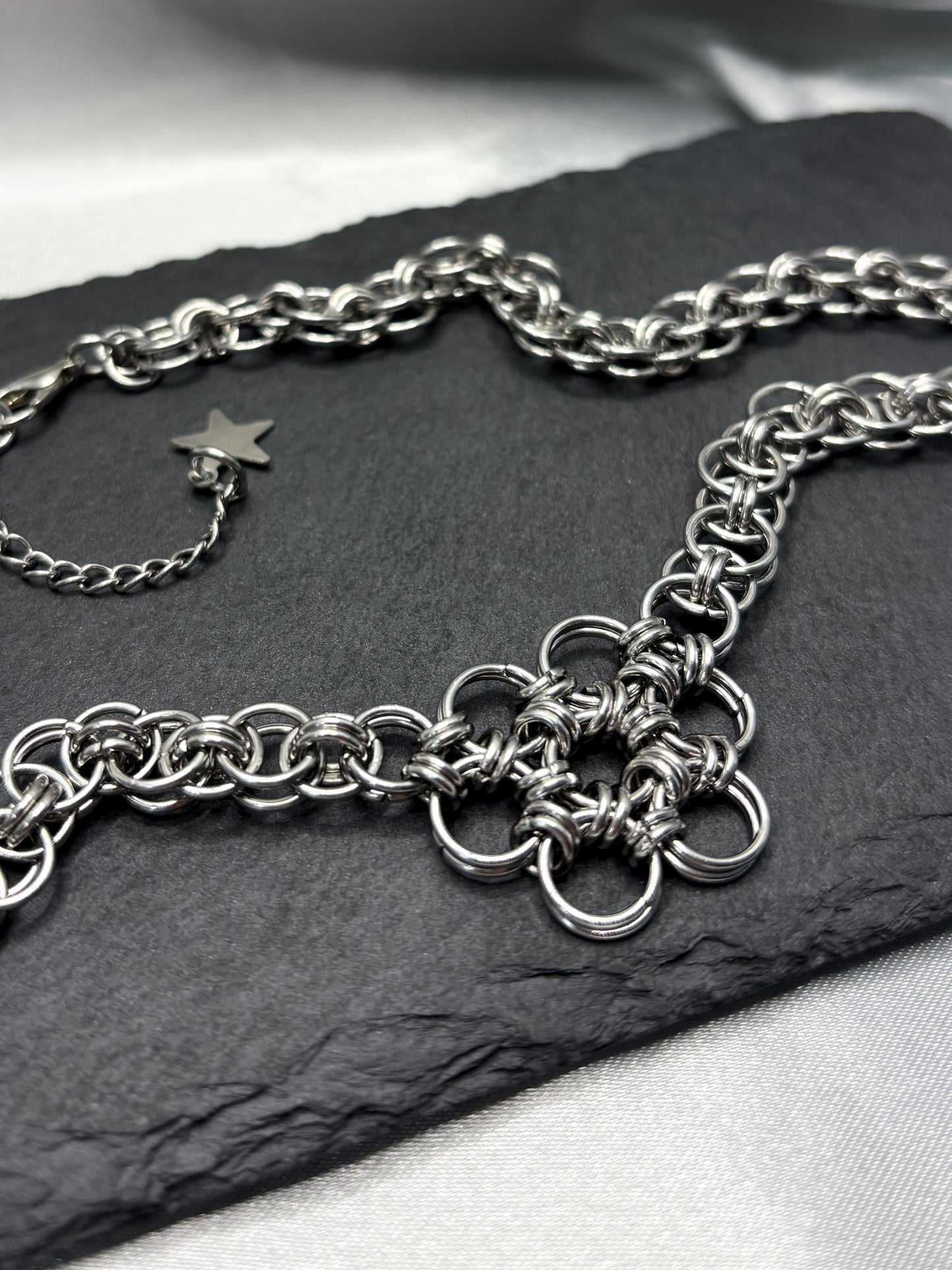 FLOWER POWER NECKLACE